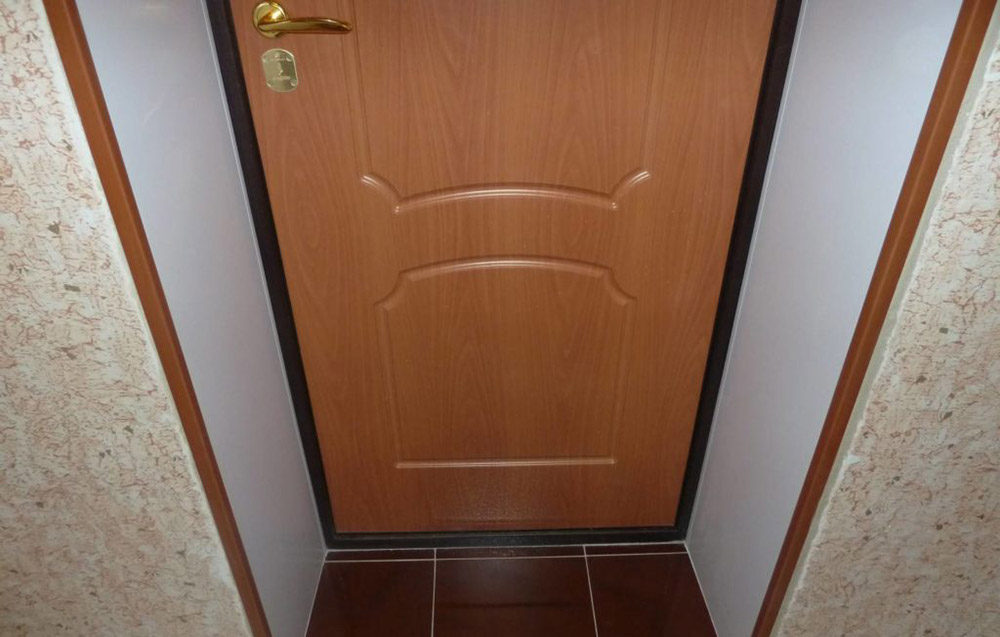 Металлическая дверь и откосы